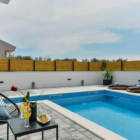 別荘 In With Sea View, Balcony, Air Conditioning, Wifi 5201-1 *