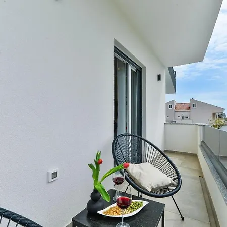 In With Sea View, Balcony, Air Conditioning, Wifi 5201-1 *